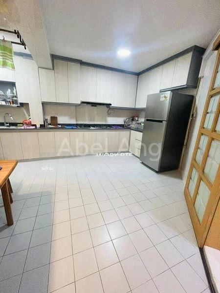 Executive HDB for Sale in  692 Jurong West Central 1 - Image 1